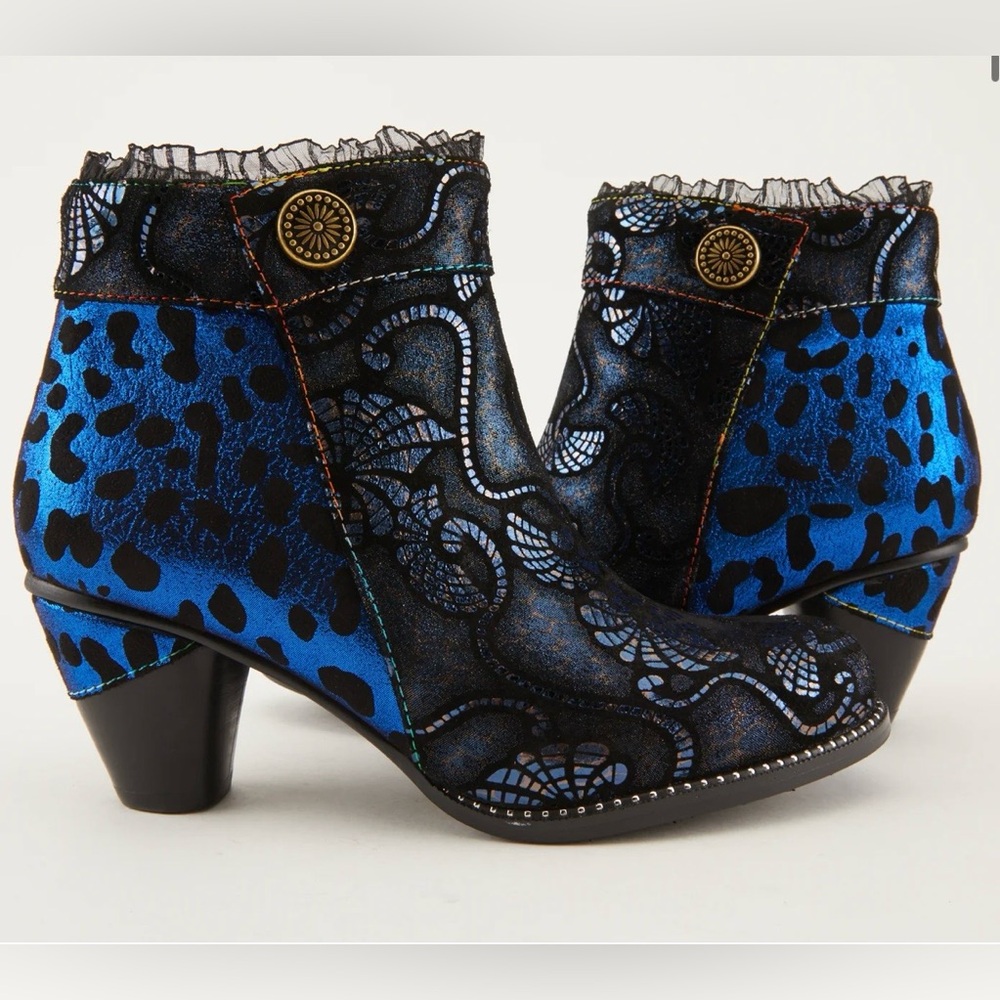 L'Artiste Dessalyn Black and Blue Lace Ankle Boots NIB Sz 8.5. Ret $170